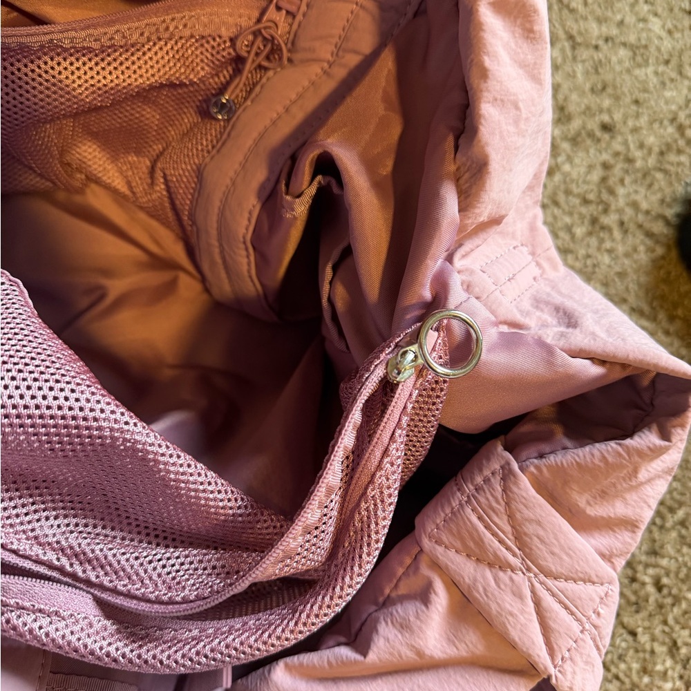 Lululemon on my level pink bag - Picture 5 of 10